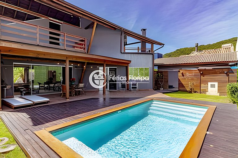 Condomínio tropical e piscina aquecida