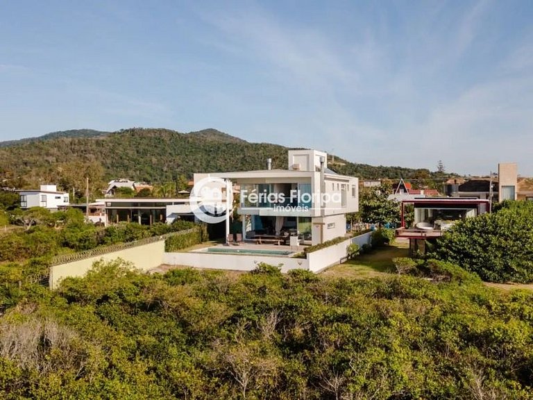 Mansão em Condomínio fechado no Morro das Pedras