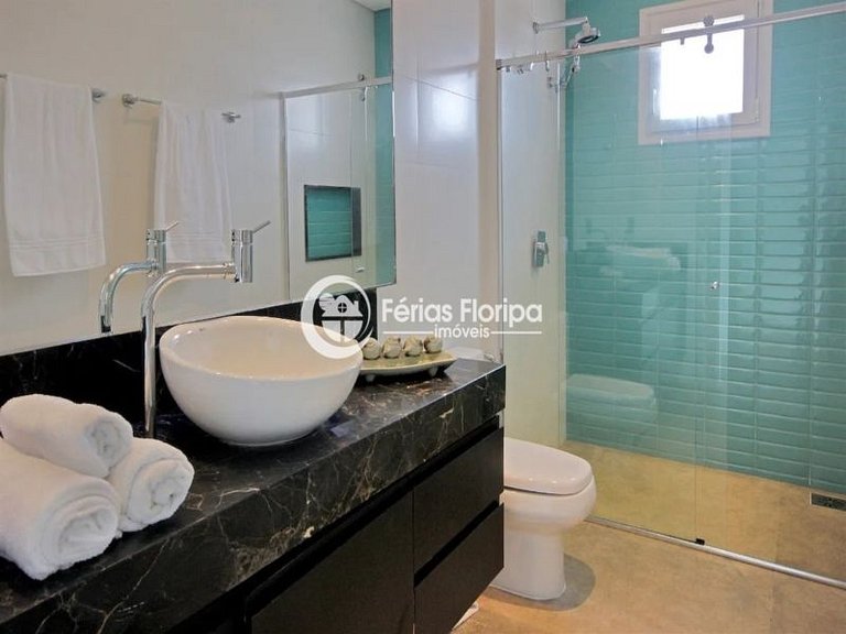 Mansão em Condomínio fechado no Morro das Pedras