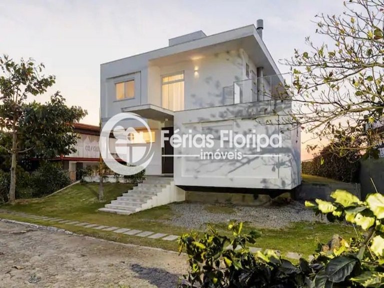 Mansão em Condomínio fechado no Morro das Pedras