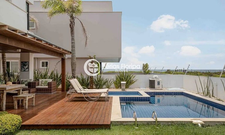 Morro das Pedras - casa com piscina em condomínio frente mar