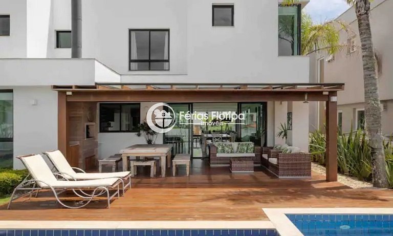 Morro das Pedras - casa com piscina em condomínio frente mar