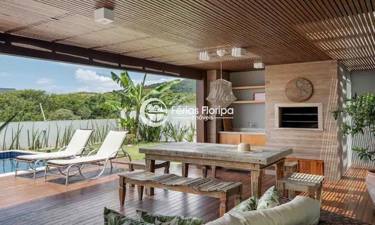 Morro das Pedras - casa com piscina em condomínio frente mar