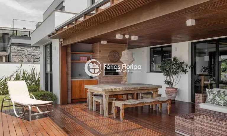 Morro das Pedras - casa com piscina em condomínio frente mar