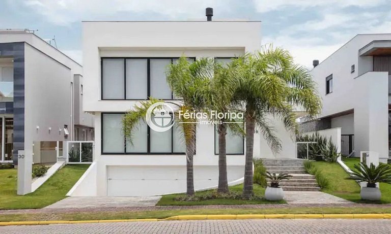 Morro das Pedras - casa com piscina em condomínio frente mar
