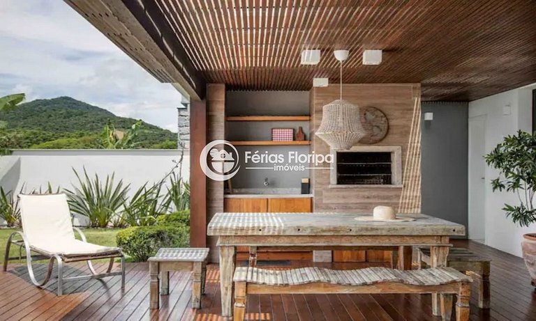 Morro das Pedras - casa com piscina em condomínio frente mar