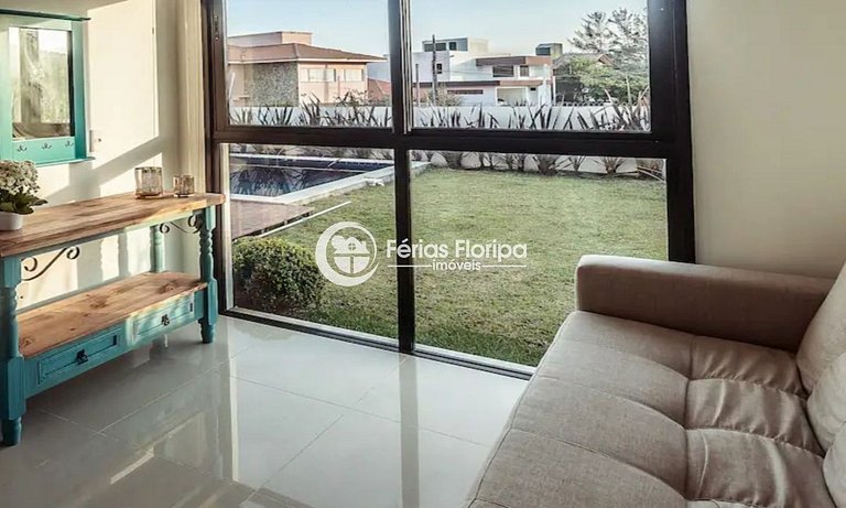 Morro das Pedras - casa com piscina em condomínio frente mar