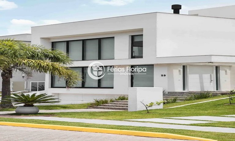 Morro das Pedras - casa com piscina em condomínio frente mar