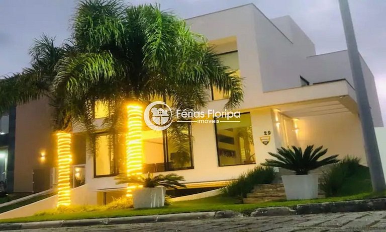 Morro das Pedras - casa com piscina em condomínio frente mar