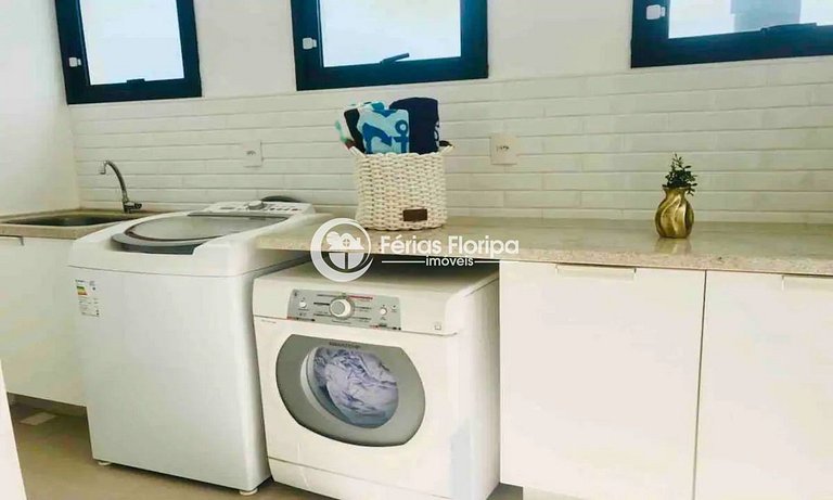 Morro das Pedras - casa com piscina em condomínio frente mar