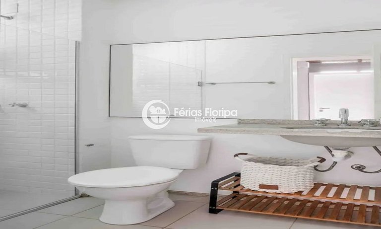 Morro das Pedras - casa com piscina em condomínio frente mar