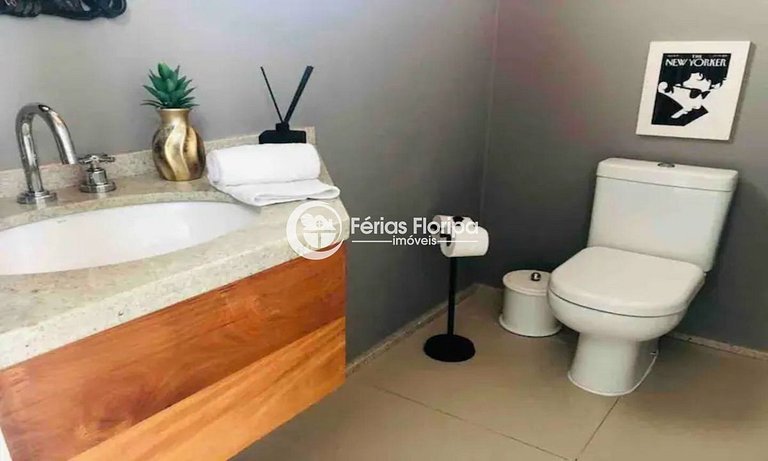 Morro das Pedras - casa com piscina em condomínio frente mar