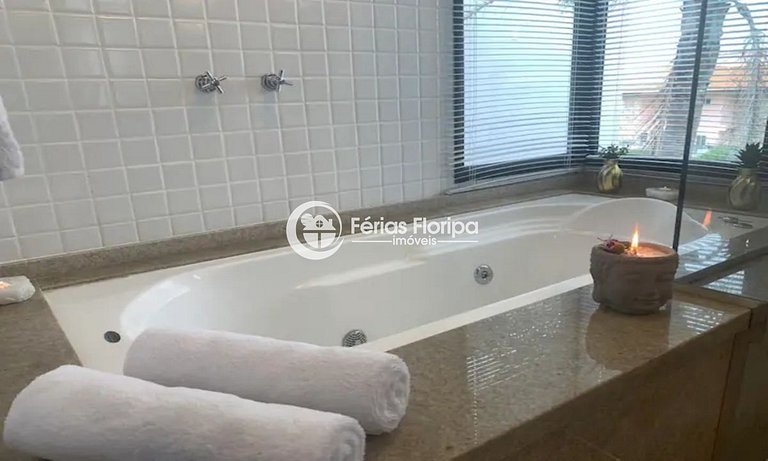 Morro das Pedras - casa com piscina em condomínio frente mar
