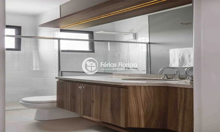 Morro das Pedras - casa com piscina em condomínio frente mar