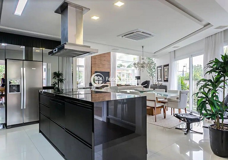 Conforto e Luxo nesta Belíssima Casa em Condomínio Fechado