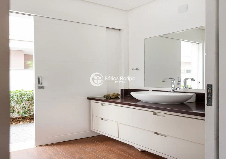 Conforto e Luxo nesta Belíssima Casa em Condomínio Fechado