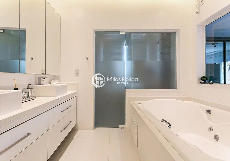 Conforto e Luxo nesta Belíssima Casa em Condomínio Fechado