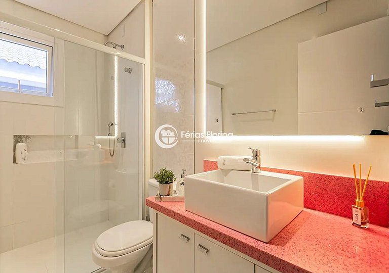 Conforto e Luxo nesta Belíssima Casa em Condomínio Fechado