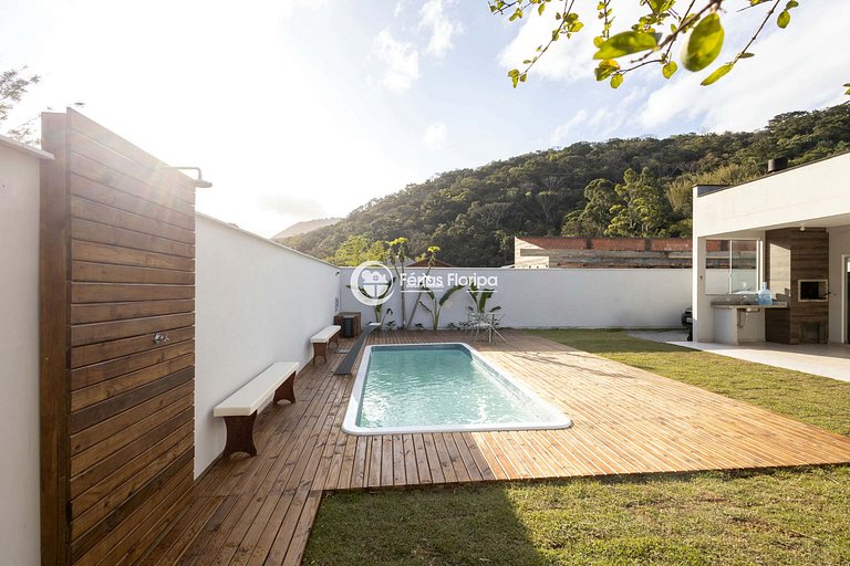 Casa com Piscina apenas à 5 minutos da Praia