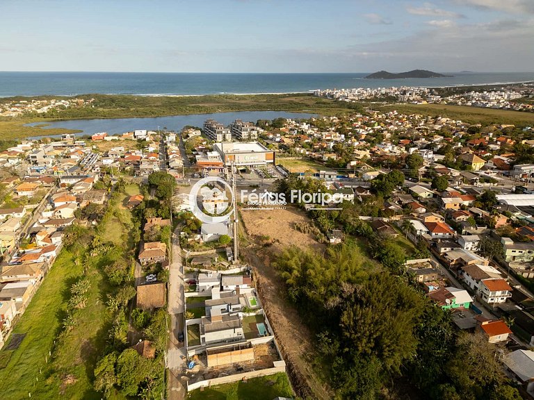 Casa com Piscina apenas à 5 minutos da Praia