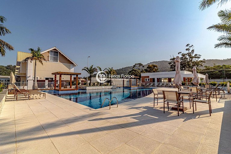 Casa 3 Quartos em Condomínio a 400m da Praia