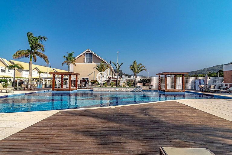 Casa 3 Quartos em Condomínio a 400m da Praia
