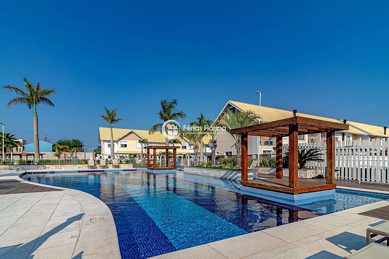 Casa 3 Quartos em Condomínio a 400m da Praia