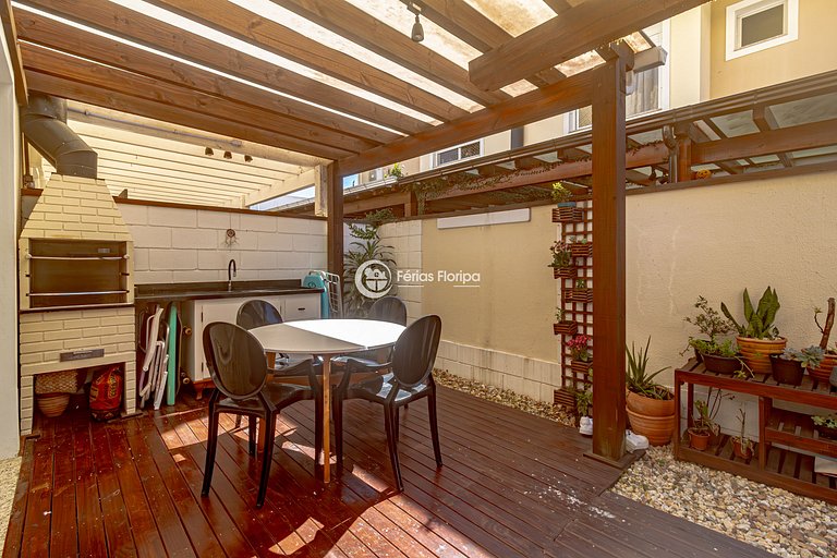 Casa 3 Quartos em Condomínio a 400m da Praia