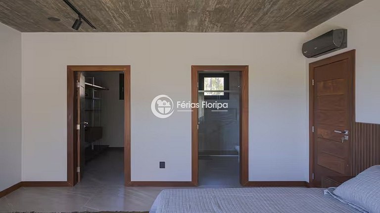 Casa de Alto Padrão com Piscina na Lagoa da Conceição