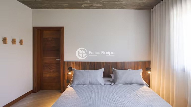 Casa de Alto Padrão com Piscina na Lagoa da Conceição