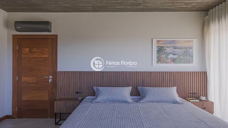 Casa de Alto Padrão com Piscina na Lagoa da Conceição