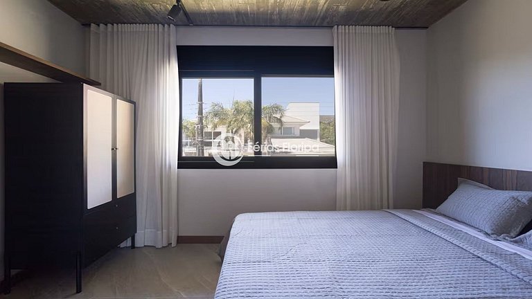 Casa de Alto Padrão com Piscina na Lagoa da Conceição