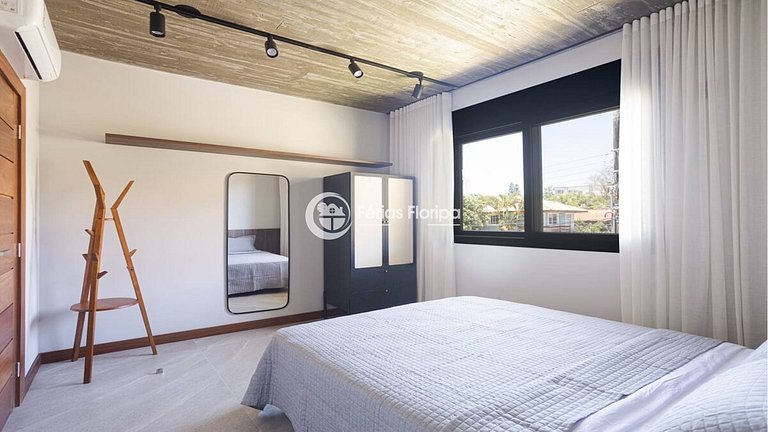 Casa de Alto Padrão com Piscina na Lagoa da Conceição