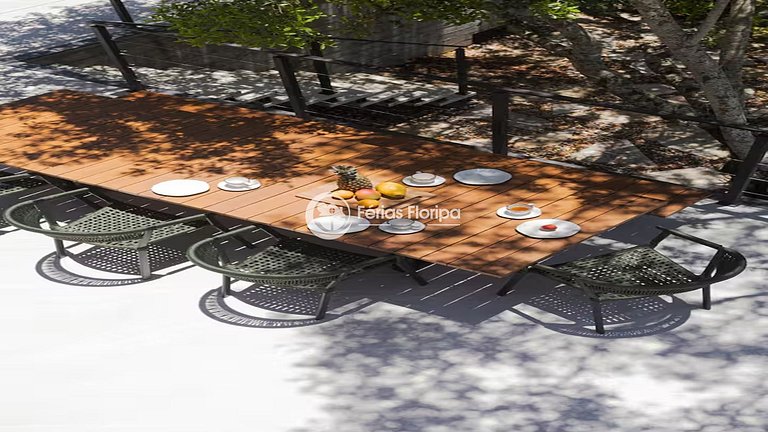 Casa de Alto Padrão com Piscina na Lagoa da Conceição