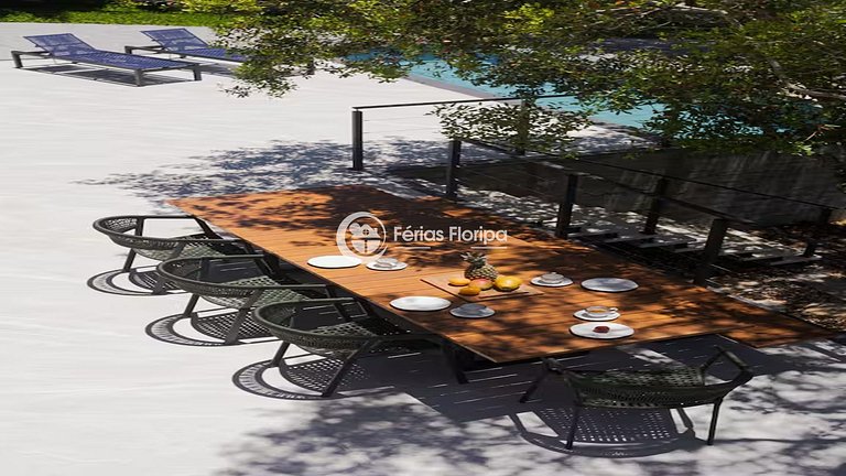 Casa de Alto Padrão com Piscina na Lagoa da Conceição