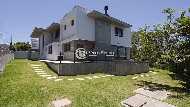 Casa de Alto Padrão com Piscina na Lagoa da Conceição
