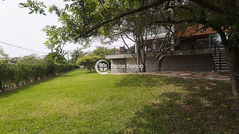 Casa de Alto Padrão com Piscina na Lagoa da Conceição