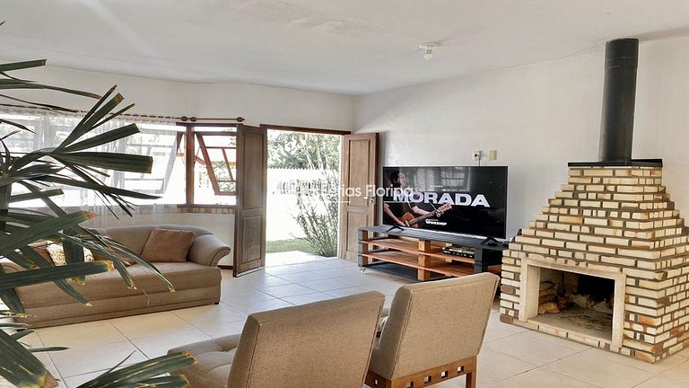 Casa com Piscina a Passos da Praia Morro das Pedras