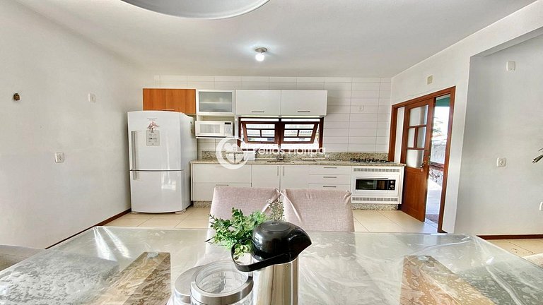 Casa com Piscina a Passos da Praia Morro das Pedras