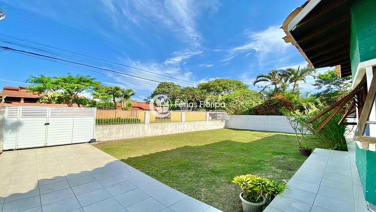 Casa com Piscina a Passos da Praia Morro das Pedras