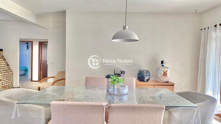 Casa com Piscina a Passos da Praia Morro das Pedras