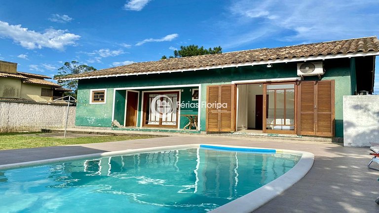 Casa com Piscina a Passos da Praia Morro das Pedras