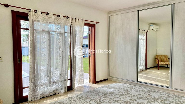 Casa com Piscina a Passos da Praia Morro das Pedras