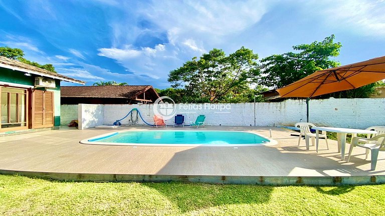 Casa com Piscina a Passos da Praia Morro das Pedras