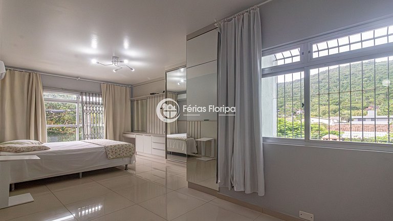 Casa com Piscina e Área Gourmet na Armação