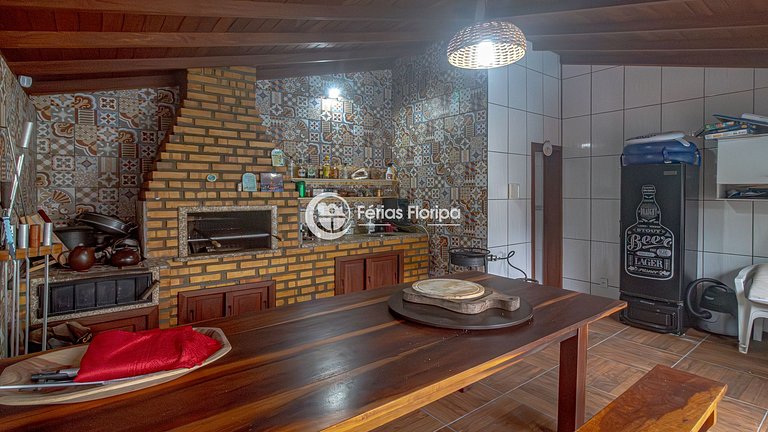 Casa com Piscina e Área Gourmet na Armação