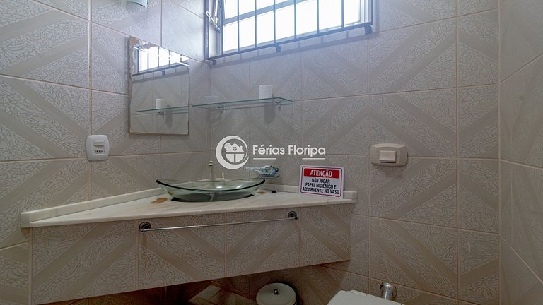Casa com Piscina e Área Gourmet na Armação