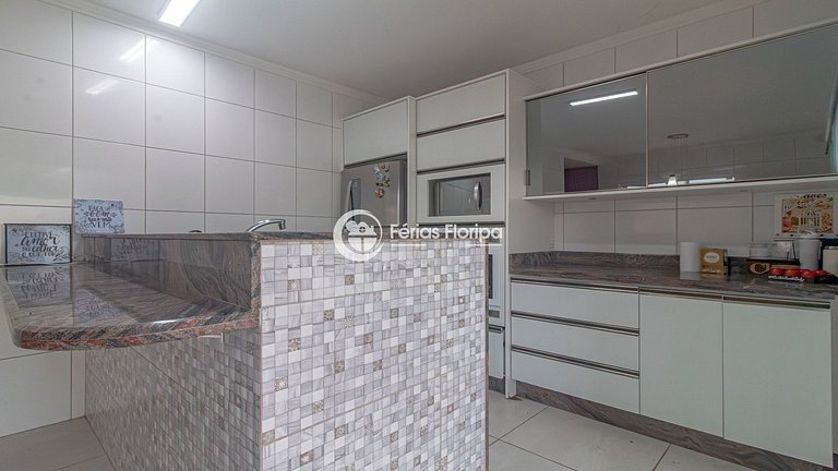 Casa com Piscina e Área Gourmet na Armação