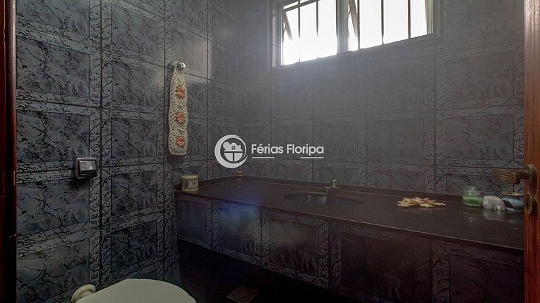 Casa com Piscina e Área Gourmet na Armação