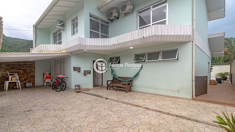 Casa com Piscina e Área Gourmet na Armação